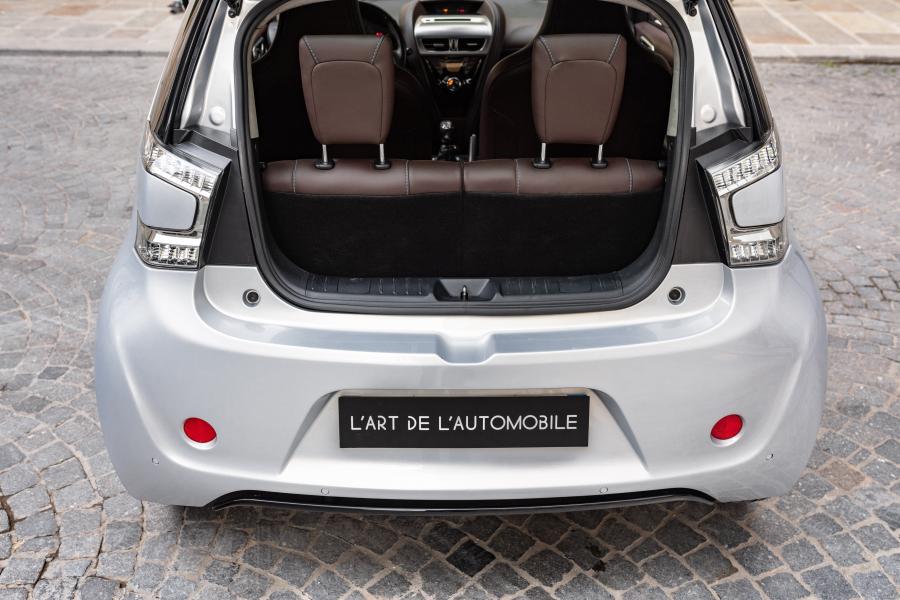 Багажник Aston Martin Cygnet Cygnet & Colette 2011 года  (фото 25 из 29)